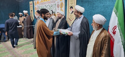 ممتازین پایه ۱ تا ۱۰ مدرسه علمیه علی بن موسی الرضا (ع)  یاسوج تجلیل شد