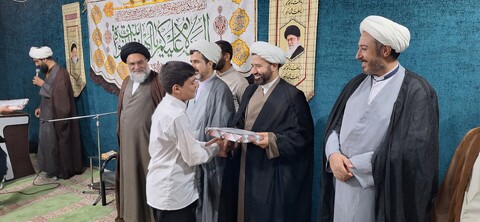 ممتازین پایه ۱ تا ۱۰ مدرسه علمیه علی بن موسی الرضا (ع)  یاسوج تجلیل شد