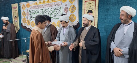 ممتازین پایه ۱ تا ۱۰ مدرسه علمیه علی بن موسی الرضا (ع)  یاسوج تجلیل شد
