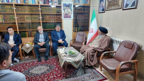 تصاویر| رئیس مرکزوکلا،کارشناسان رسمی و مشاوران خانواده قوه قضائیه با امام جمعه اصفهان