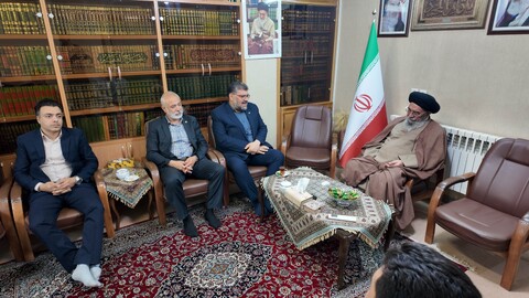 تصاویر| رئیس مرکزوکلا،کارشناسان رسمی و مشاوران خانواده قوه قضائیه با امام جمعه اصفهان