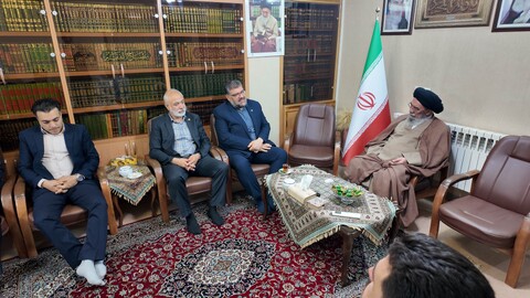 تصاویر| رئیس مرکزوکلا،کارشناسان رسمی و مشاوران خانواده قوه قضائیه با امام جمعه اصفهان