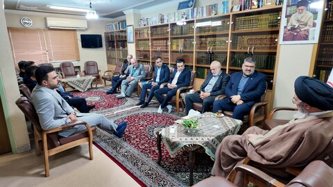تصاویر| رئیس مرکزوکلا،کارشناسان رسمی و مشاوران خانواده قوه قضائیه با امام جمعه اصفهان