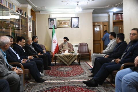 تصاویر| رئیس مرکزوکلا،کارشناسان رسمی و مشاوران خانواده قوه قضائیه با امام جمعه اصفهان