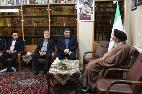 تصاویر| رئیس مرکزوکلا،کارشناسان رسمی و مشاوران خانواده قوه قضائیه با امام جمعه اصفهان