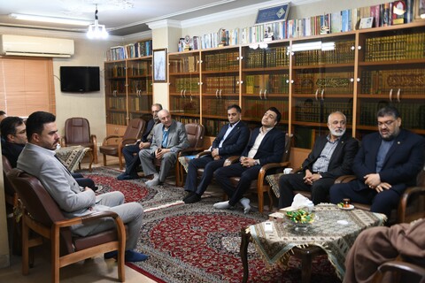 تصاویر| رئیس مرکزوکلا،کارشناسان رسمی و مشاوران خانواده قوه قضائیه با امام جمعه اصفهان