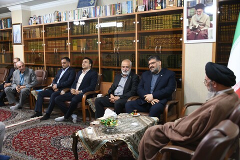 تصاویر| رئیس مرکزوکلا،کارشناسان رسمی و مشاوران خانواده قوه قضائیه با امام جمعه اصفهان