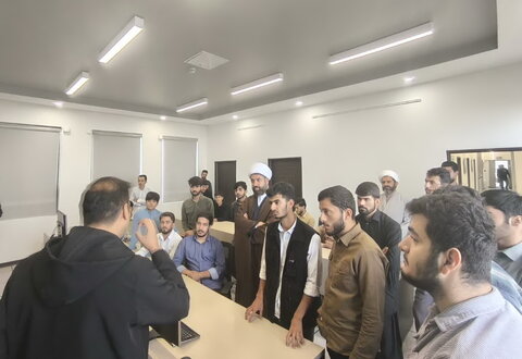 بازدید/ طلاب و اساتید مدرسه علمیه ولی‌عصر(عج) قمصر از رصدخانه ملی کشور
