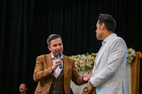 تصاویر/ جشن ازدواج بیش از ۱۵۰ زوج جوان در تالار شهرِ کاشان