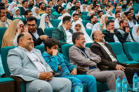 تصاویر/ جشن ازدواج بیش از ۱۵۰ زوج جوان در تالار شهرِ کاشان