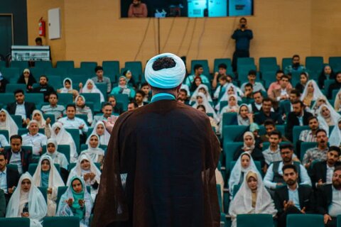 تصاویر/ جشن ازدواج بیش از ۱۵۰ زوج جوان در تالار شهرِ کاشان