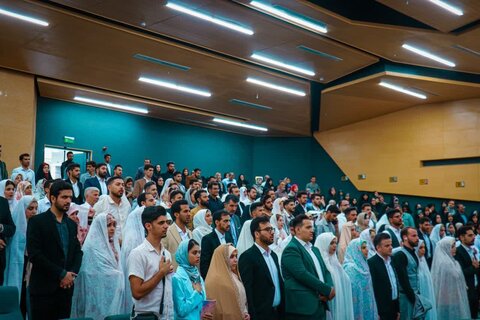 تصاویر/ جشن ازدواج بیش از ۱۵۰ زوج جوان در تالار شهرِ کاشان