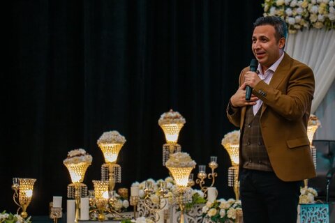 تصاویر/ جشن ازدواج بیش از ۱۵۰ زوج جوان در تالار شهرِ کاشان