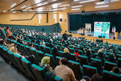 تصاویر/ جشن ازدواج بیش از ۱۵۰ زوج جوان در تالار شهرِ کاشان