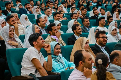 تصاویر/ جشن ازدواج بیش از ۱۵۰ زوج جوان در تالار شهرِ کاشان