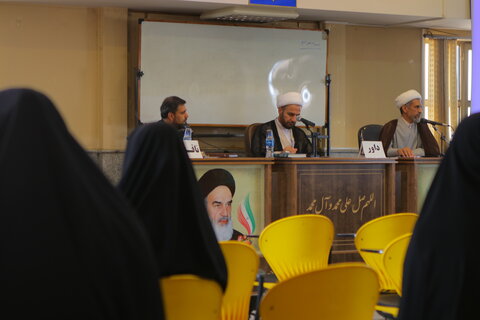 برگزاری کرسی آزاداندیشی «الزام در امر به معروف» در حوزه علمیه همدان؛ نگاهی همه‌جانبه به ابعاد فقهی و اجتماعی