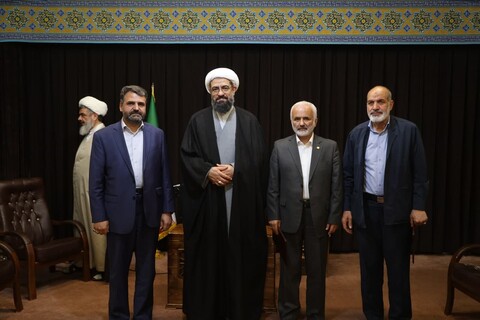 تصاویر / / آیین تکریم و معارفه مدیر دفتر نمایندگی کانون‌های خدمت آستان قدس رضوی استان همدان