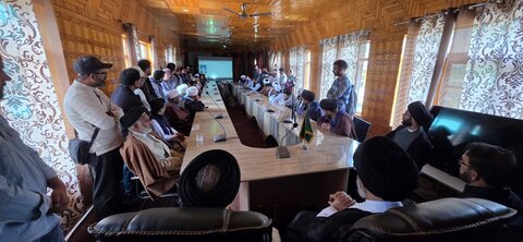 مرحوم آیت اللہ آغا سید محمد باقر ؒ الموسوی کے چہلم کے مناسبت سے مرکزی امام باڑہ بڈگام میں مجلس عزا