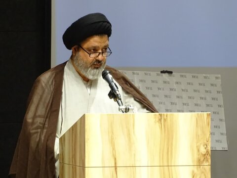 تصاویر/  آئین تجلیل از مقام علمی و عملی حجت الاسلام اصغری در ماکو