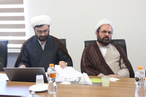 تصاویر / جلسه شور ای حوزه علمیه استان قزوین با حضور مدیر منطقه ۲ حوزه قائم مقام امور استانها ی حوزه های علمیه کشور