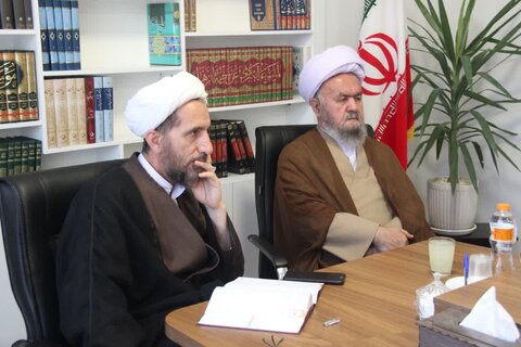 تصاویر / جلسه شور ای حوزه علمیه استان قزوین با حضور مدیر منطقه ۲ حوزه قائم مقام امور استانها ی حوزه های علمیه کشور