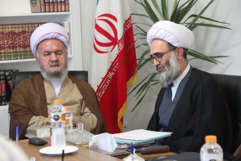 تصاویر / جلسه شور ای حوزه علمیه استان قزوین با حضور مدیر منطقه ۲ حوزه قائم مقام امور استانها ی حوزه های علمیه کشور