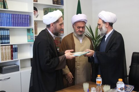 تصاویر / جلسه شور ای حوزه علمیه استان قزوین با حضور مدیر منطقه ۲ حوزه قائم مقام امور استانها ی حوزه های علمیه کشور