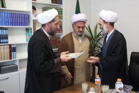 تصاویر / جلسه شور ای حوزه علمیه استان قزوین با حضور مدیر منطقه ۲ حوزه قائم مقام امور استانها ی حوزه های علمیه کشور