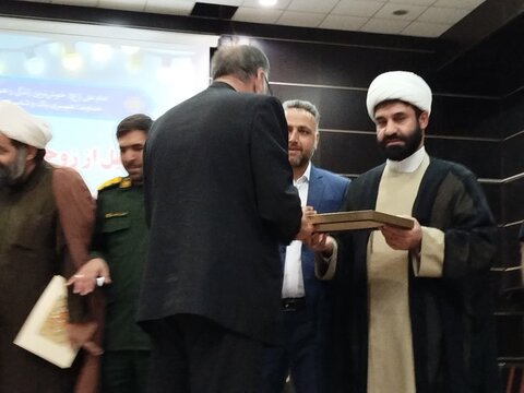 تصاویر تجلیل از زوجین موفق و فعالان حوزه ازدواج در دلفان