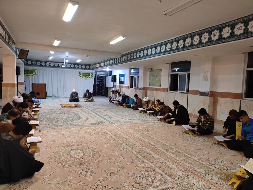 برگزاری جلسه قرائت قرآن در مدرسه علمیه الغدیر نراق