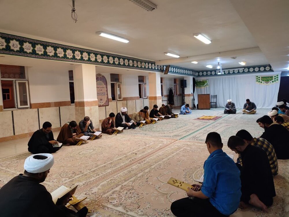 برگزاری جلسه قرائت قرآن در مدرسه علمیه الغدیر نراق