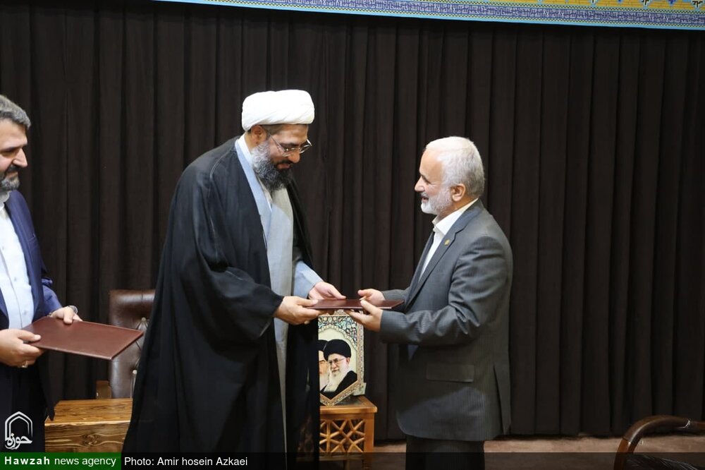 تصاویر / آیین تکریم و معارفه مدیر دفتر نمایندگی کانون‌های خدمت آستان قدس رضوی استان همدان