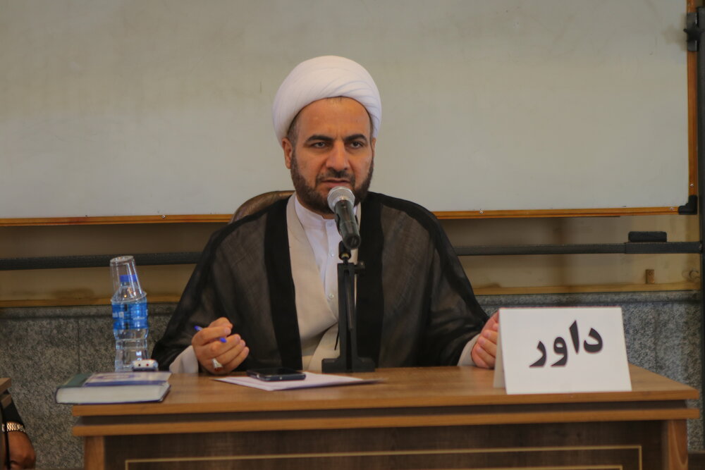 اجبار در امر به معروف بدون حکمت، آسیب‌زا است