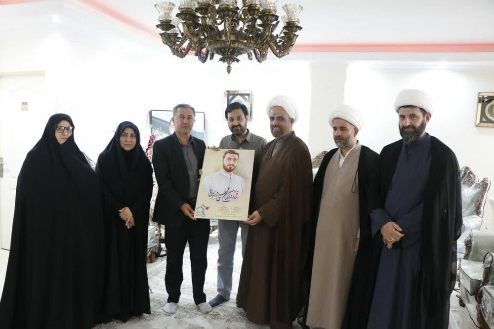 دیدار مسئول سازمان بسیج اساتید و روحانیون کشور با خانواده شهید آرمان علی‌وردی
