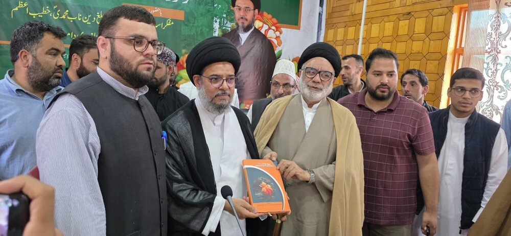 हौजा इल्मिया सिर्फ दर्स व तदरीस का मरकज़ नहीं है, बल्कि एक बौद्धिक और नैतिक क्रांति की नींव भी है: मौलाना अकील अल-ग़रवी