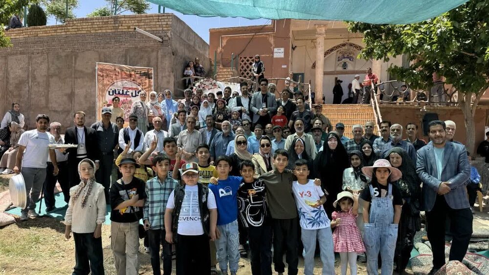 آیین سنتی «گل غلتان» در روستای پنداس برگزار شد+عکس