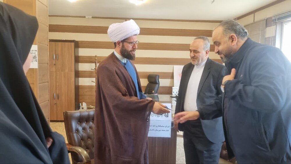 دین و فرهنگ دو بال پرواز جامعه به سمت سعادت و خوشبختی هستند