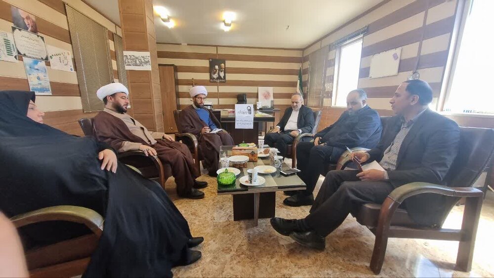 دین و فرهنگ دو بال پرواز جامعه به سمت سعادت و خوشبختی هستند