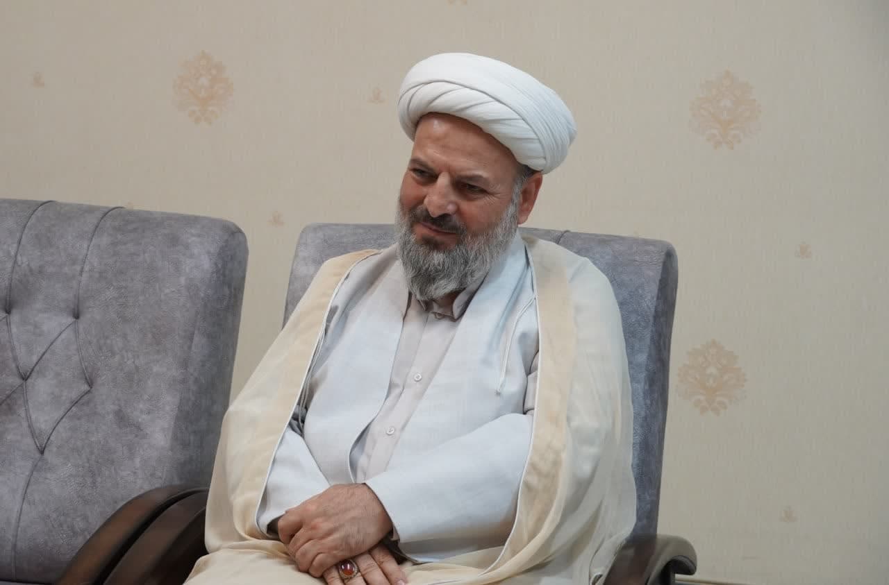 اقامه نماز ظهر عاشورا در میدان امام خمینی(ره) همدان