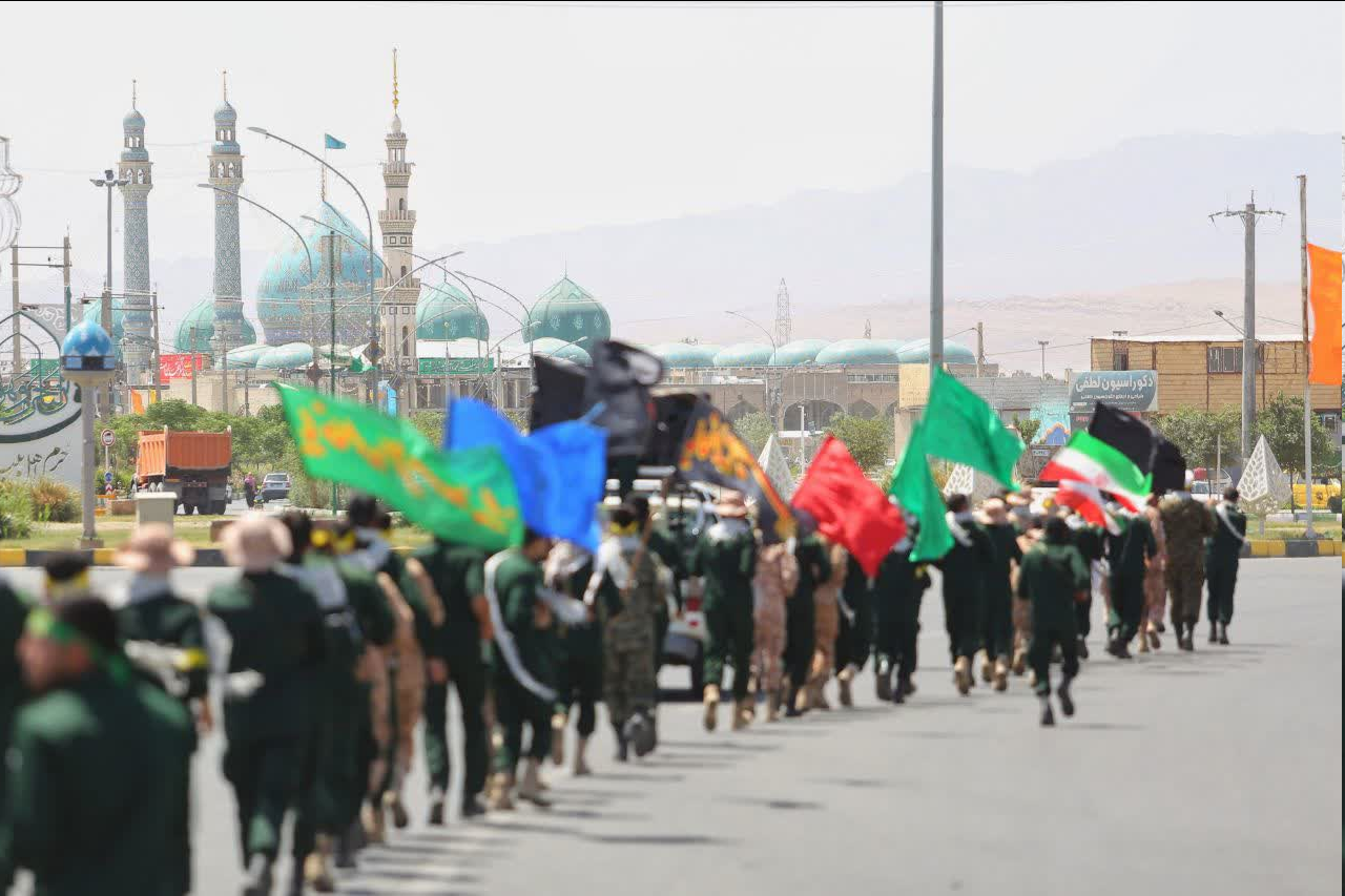 کاروان «عاشقان حسینی؛ زائران خمینی» به قم رسید + عکس