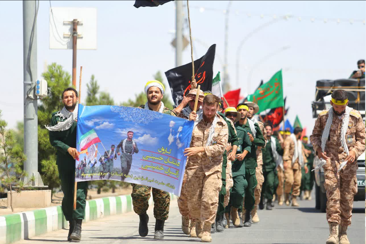 کاروان «عاشقان حسینی؛ زائران خمینی» به قم رسید + عکس