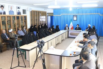 حوزه‌های علمیه با زبان روز با نسل جوان سخن بگویند+ عکس