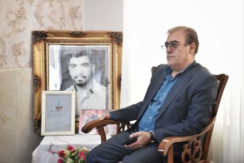 تصاویر دیدار مدیرکل بنیاد شهید لرستان با برخی خانواده شهیدان الیگودرز