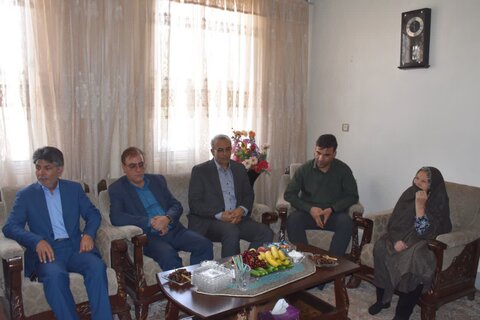 تصاویر دیدار مدیرکل بنیاد شهید لرستان با برخی خانواده شهیدان الیگودرز