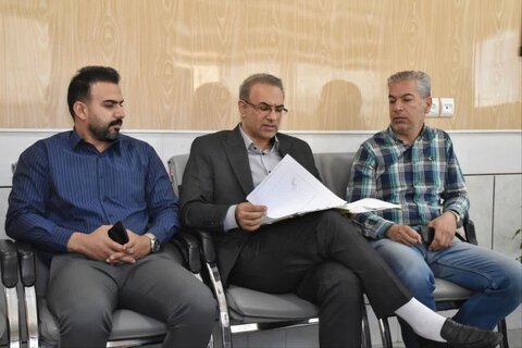 تصاویر دیدار مدیرکل بنیاد شهید لرستان با برخی خانواده شهیدان الیگودرز