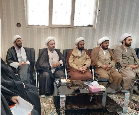 تصاویر/ نشست هم‌اندیشی تسهیل ازدواج حوزویان منطقه کاشان