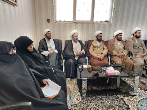 تصاویر/ نشست هم‌اندیشی تسهیل ازدواج حوزویان منطقه کاشان