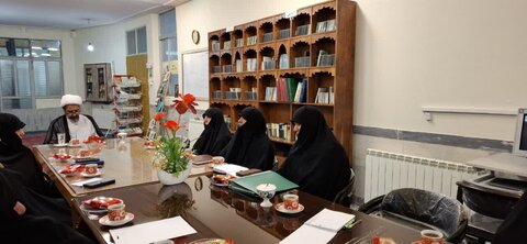 تصاویر/بازدید مدیر حوزه علمیه خواهران استان مرکزی از مدرسه علمیه الزهرا (س) اراک