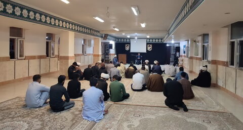 تصاویر/ نشست طلاب مدرسه علمیه الغدیر نراق با  نماینده مردم محلات و دلیجان در مجلس شورای اسلامی