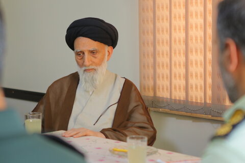 دیدار  فرمانده نیروی انتظامی استان همدان با آیت الله موسوی اصفهانی